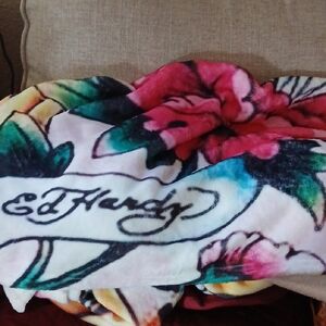 Ed Hardy Pink and Green Floral Accent Soft Blanket NWOT